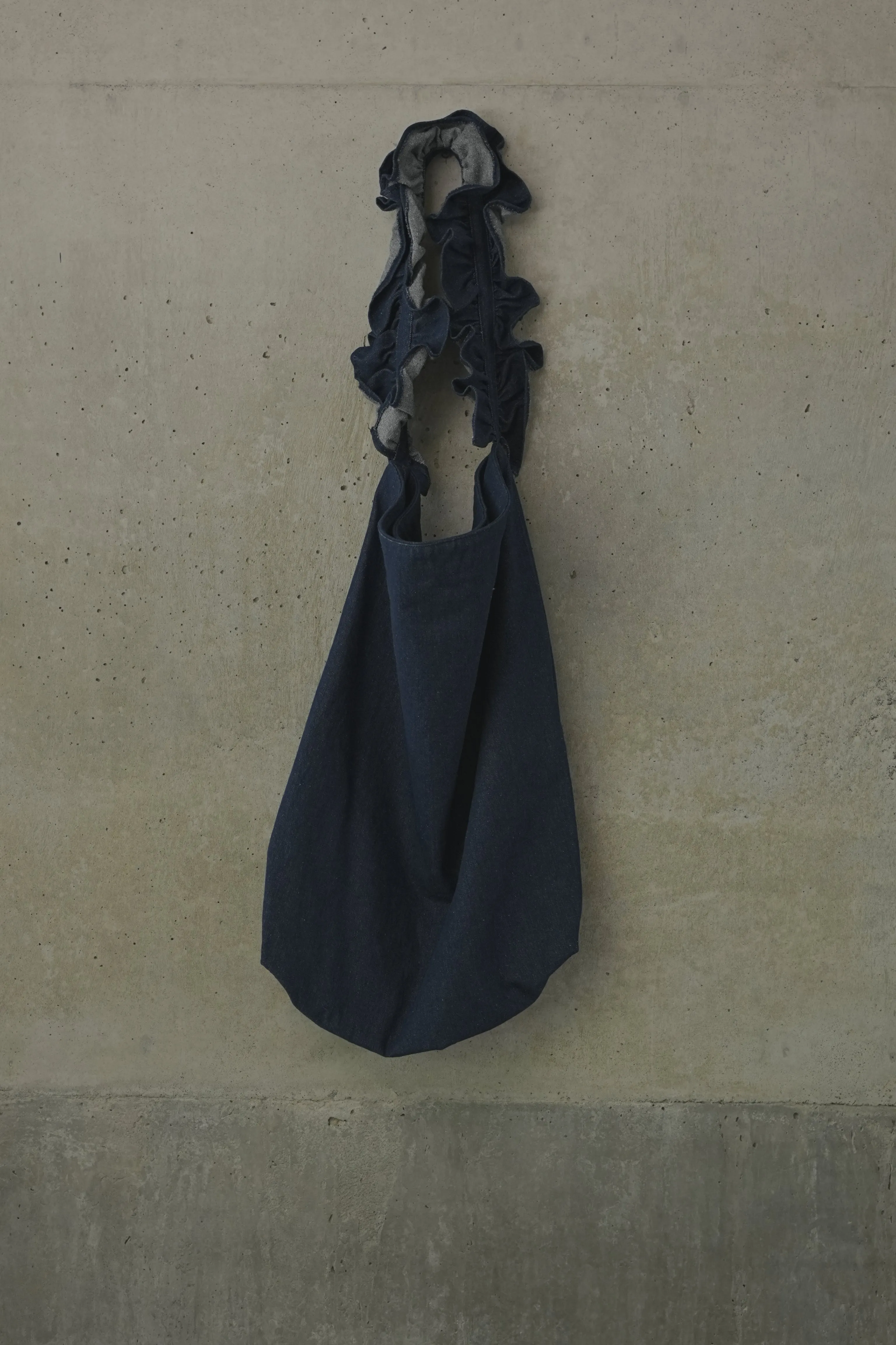 BAIK [ fine ] - oversized ruffle bag