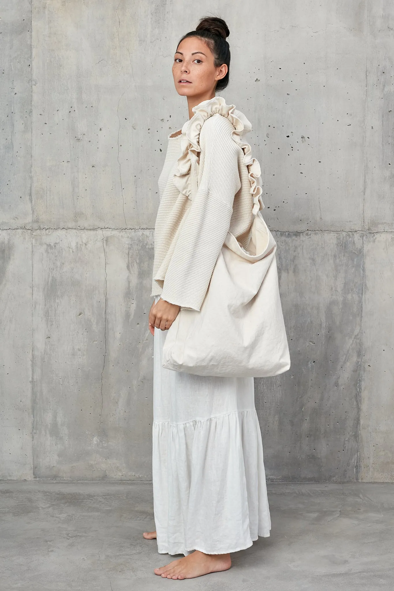 BAIK [ fine ] - oversized ruffle bag