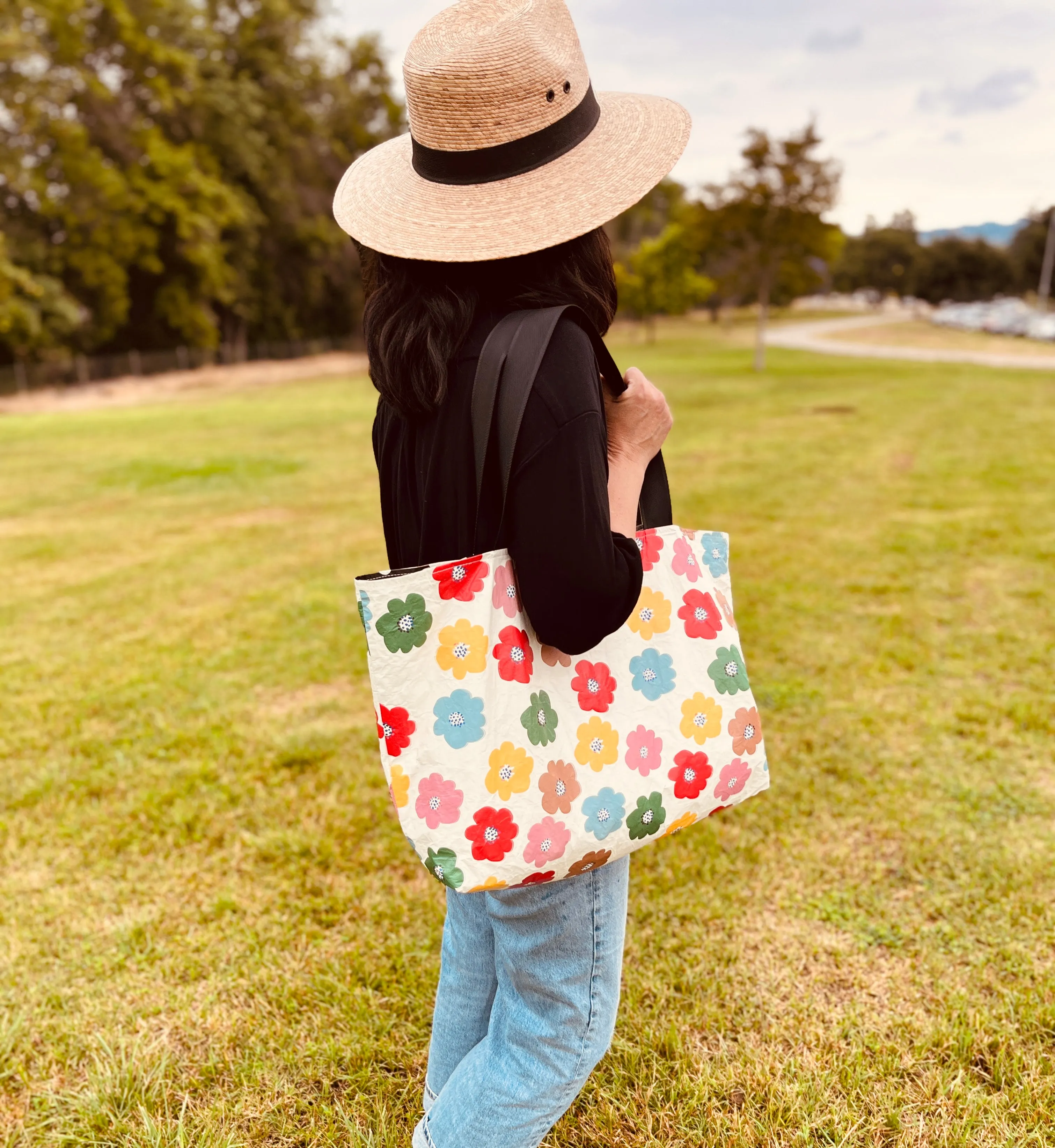 REVERSIBLE FLOWER BURST TOTE